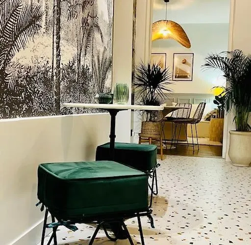 Luxury 2br, 300m From Eiffel Tower & Rue Cler Area פריז