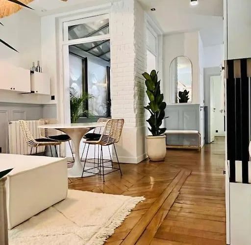 Luxury 2br, 300m From Eiffel Tower & Rue Cler Area דירה פריז
